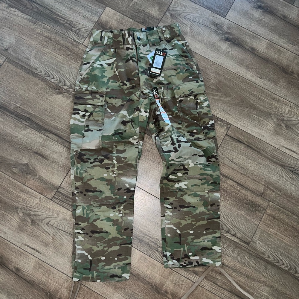 💙 NWT Brand New 5.11 digicamo tactical pants